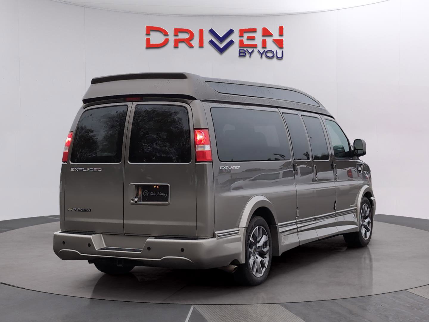 Used 2022 Chevrolet Express 2500 Extended w/ Enhanced Convenience Package image 6