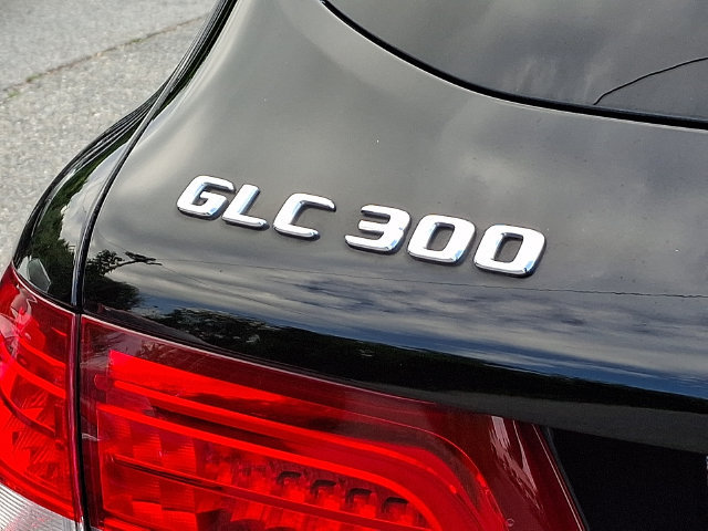 Used 2019 Mercedes-Benz GLC 300 4MATIC image 30