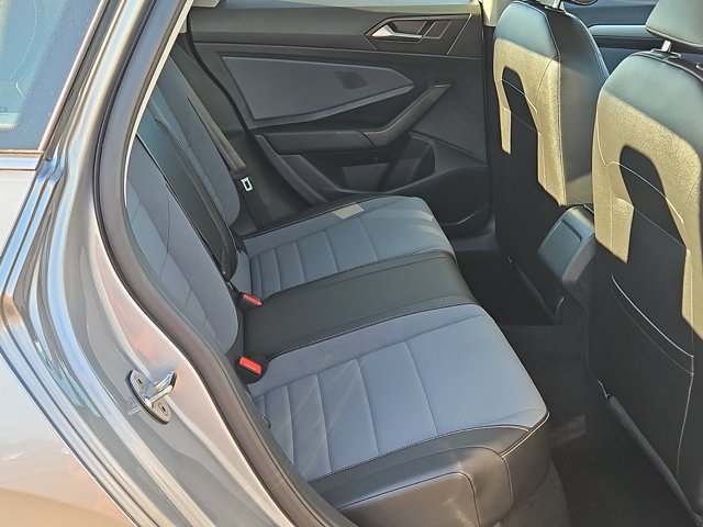 Used 2025 Volkswagen Jetta SE FWD image 20