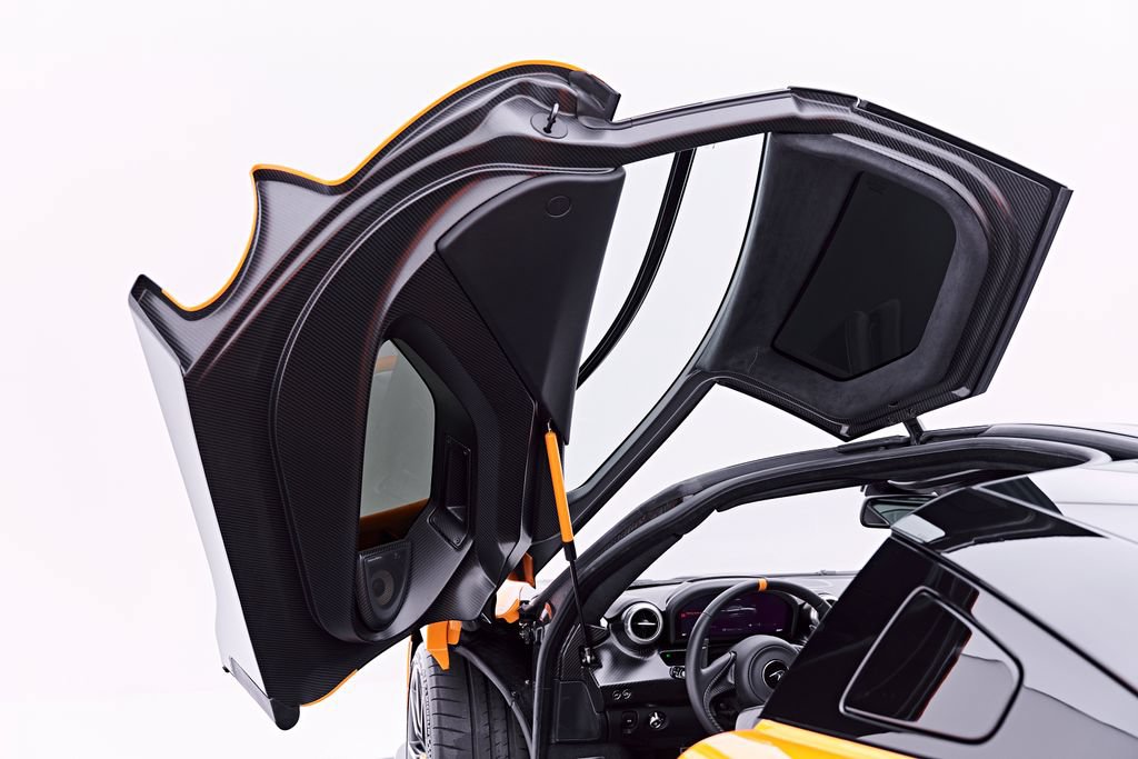 Used 2019 McLaren Senna RWD image 58