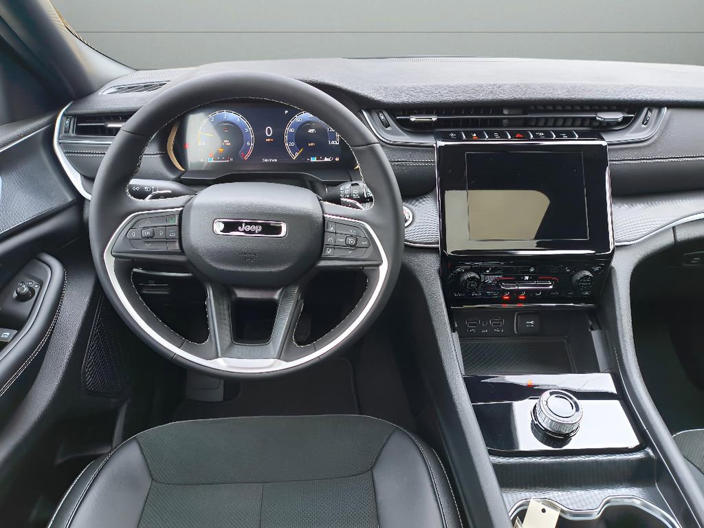 New 2025 Jeep Grand Cherokee Altitude image 26