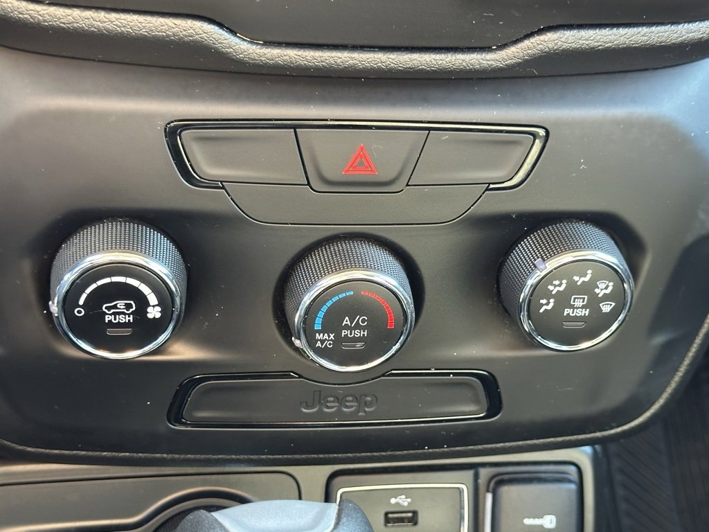 Used 2019 Jeep Renegade Sport w/ Sport Appearance Group image 24