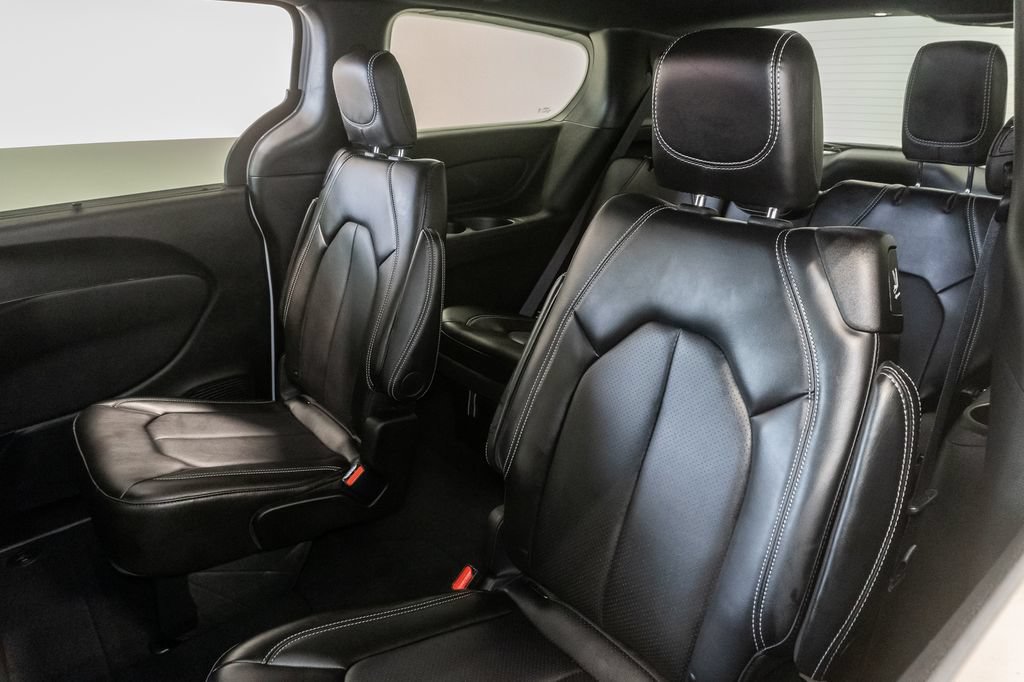 New 2026 Chrysler Pacifica Select FWD image 24