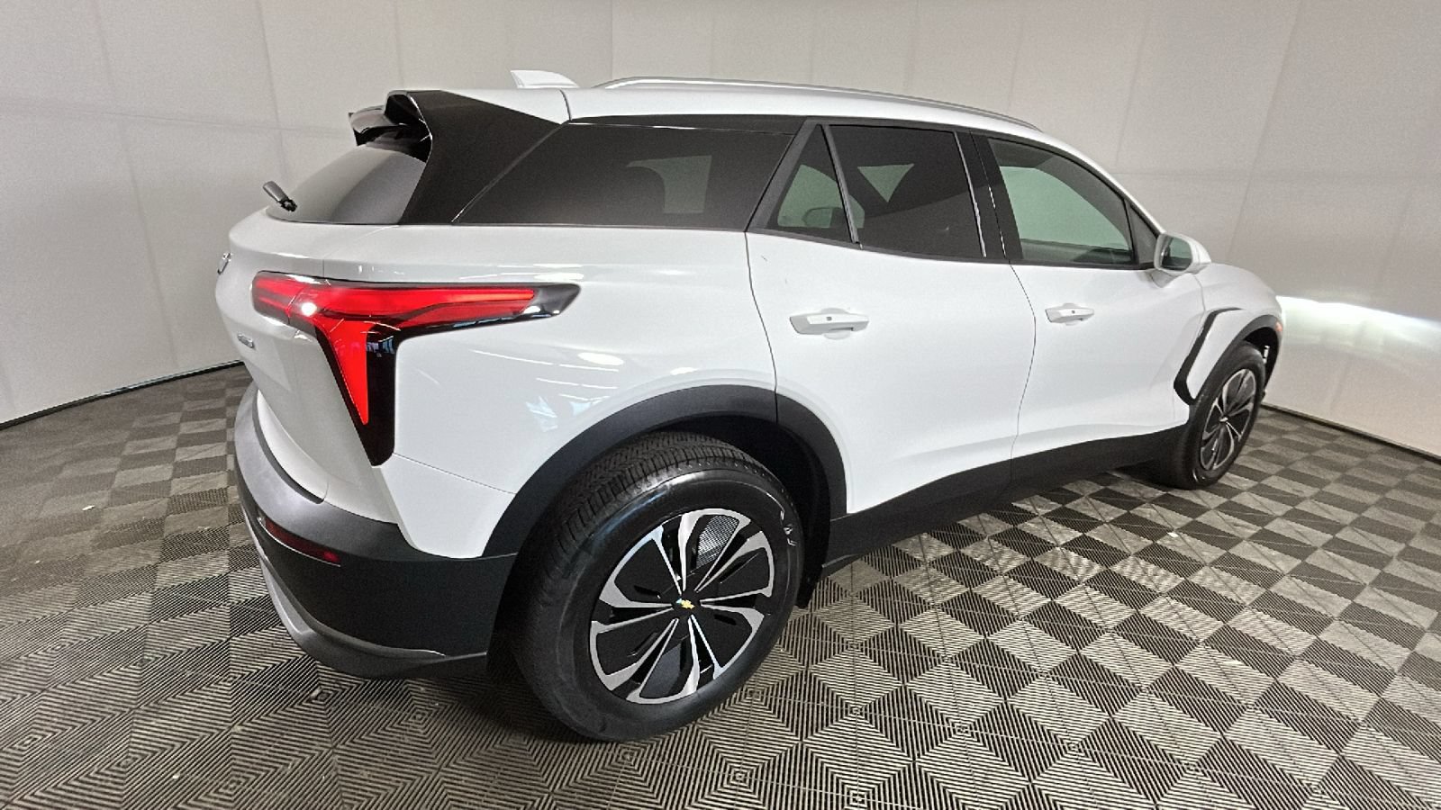 Used 2024 Chevrolet Blazer EV LT AWD/4WD image 2