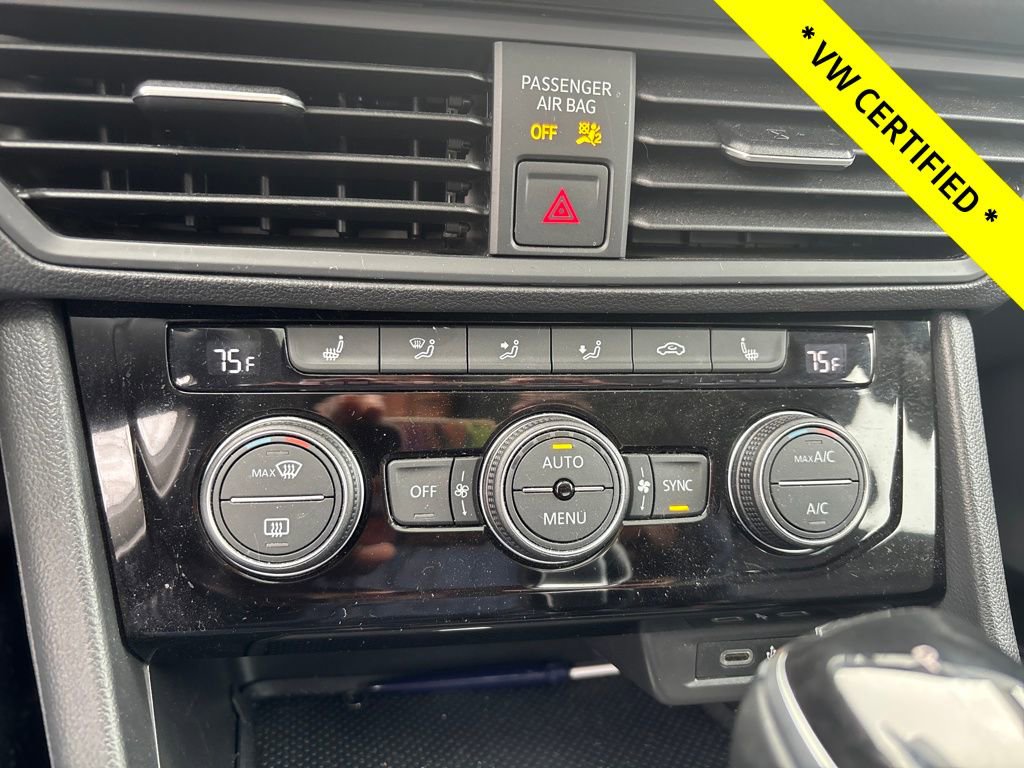 Used 2023 Volkswagen Jetta SE w/ Panoramic Sunroof Package image 13