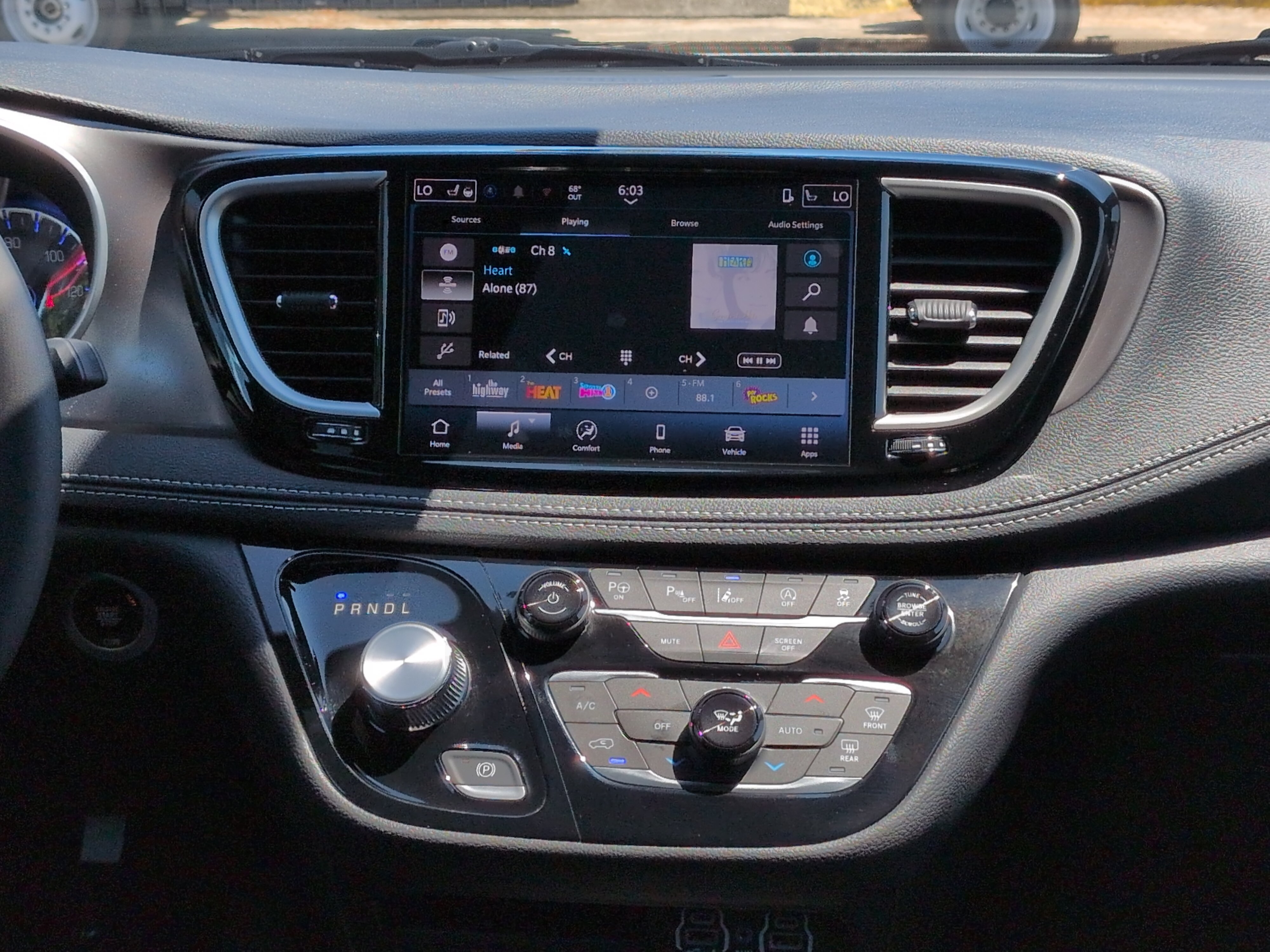 Certified 2025 Chrysler Pacifica Select FWD image 16
