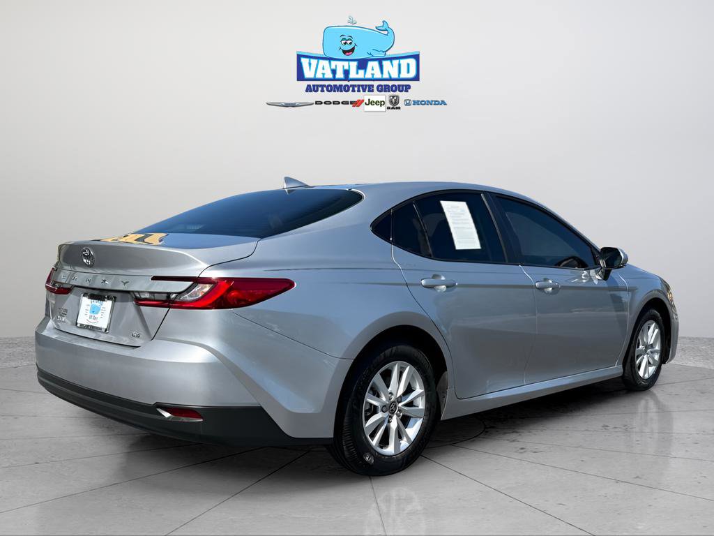 Used 2025 Toyota Camry LE image 5