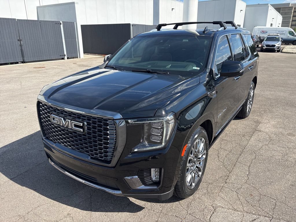 Used 2023 GMC Yukon Denali Ultimate w/ LPO, Floor Liner Package AWD/4WD image 6