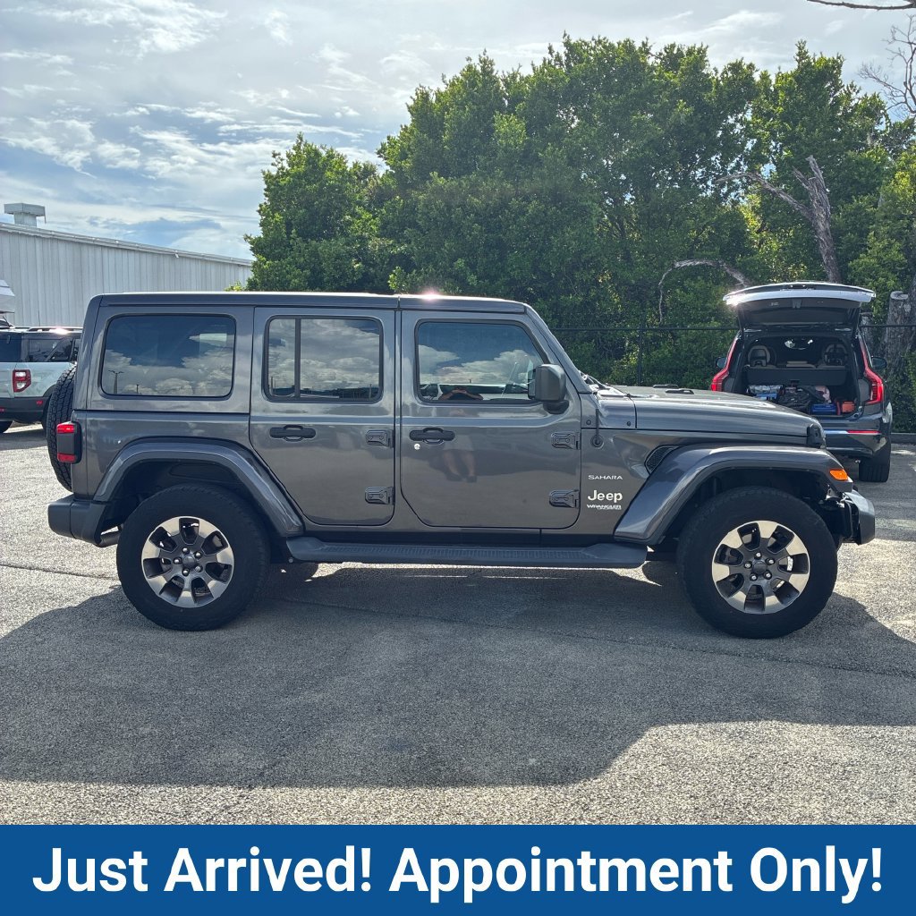 Used 2018 Jeep Wrangler Unlimited Sahara AWD/4WD image 8