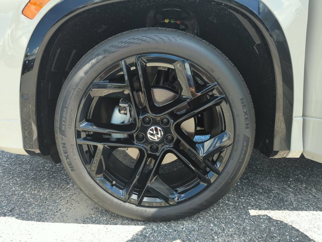New 2026 Volkswagen Tiguan SE R-Line FWD image 46