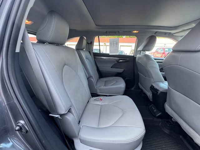Used 2025 Toyota Highlander Platinum AWD/4WD image 66