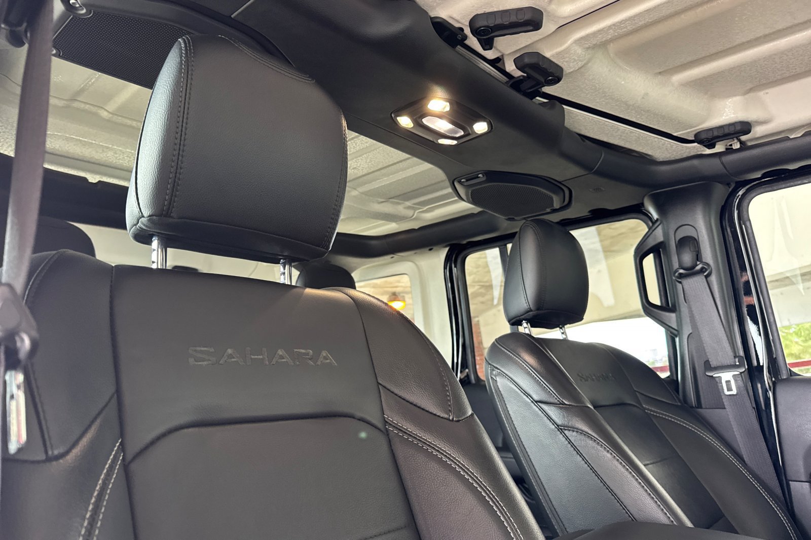 Used 2022 Jeep Wrangler Unlimited Sahara AWD/4WD image 20