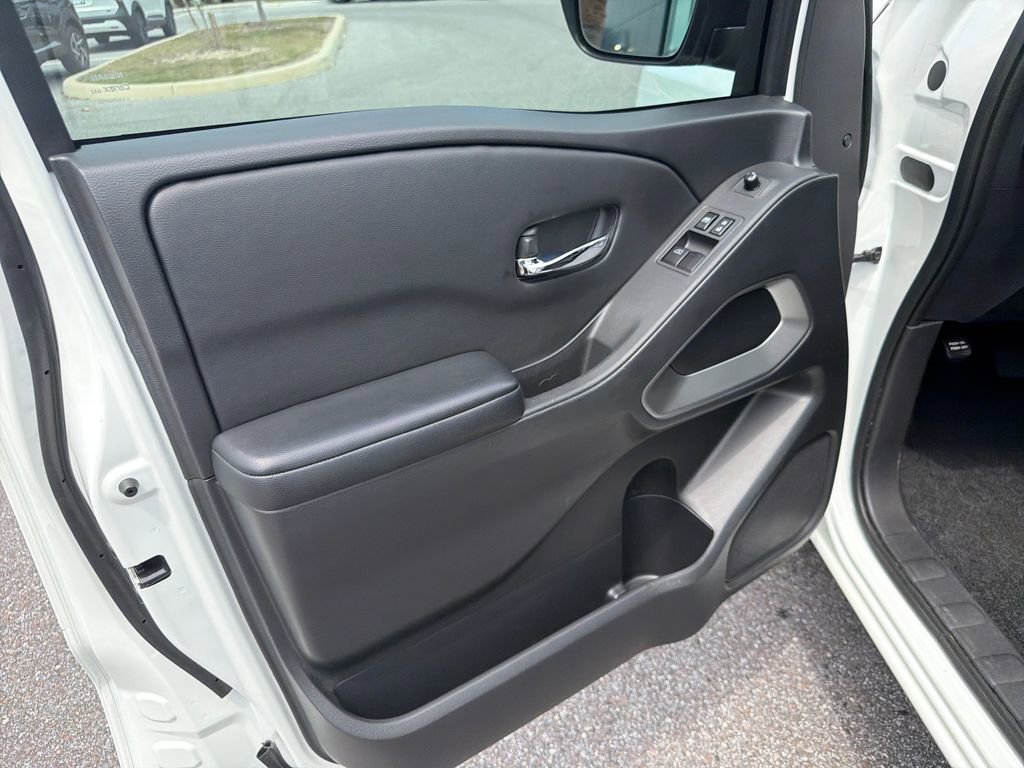 Certified 2025 Nissan Frontier SV RWD image 11