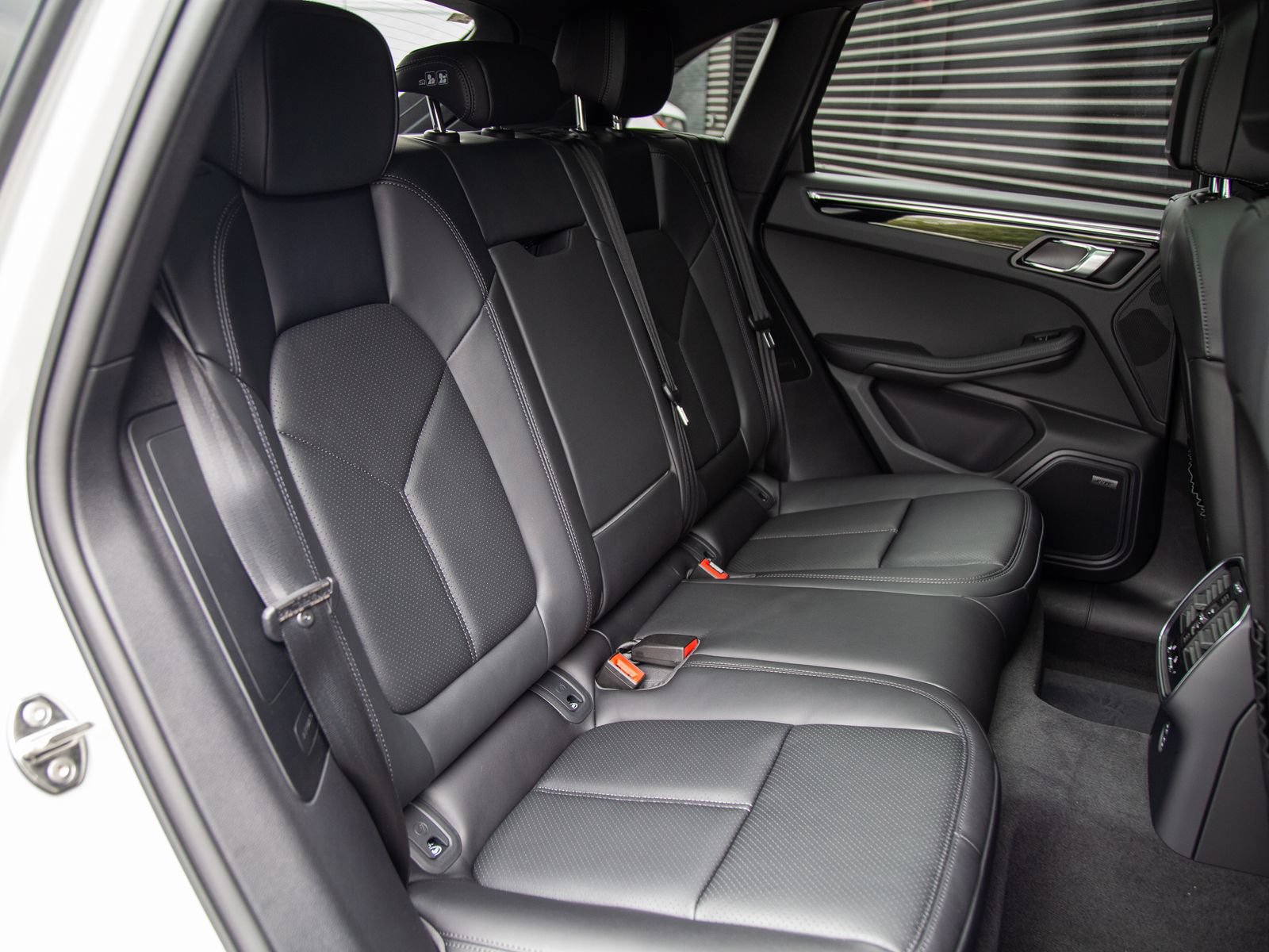 Certified 2026 Porsche Macan S AWD/4WD image 18