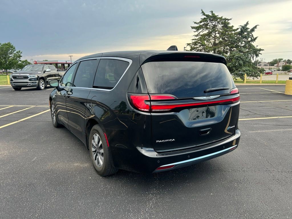 Used 2023 Chrysler Pacifica Touring-L FWD image 5