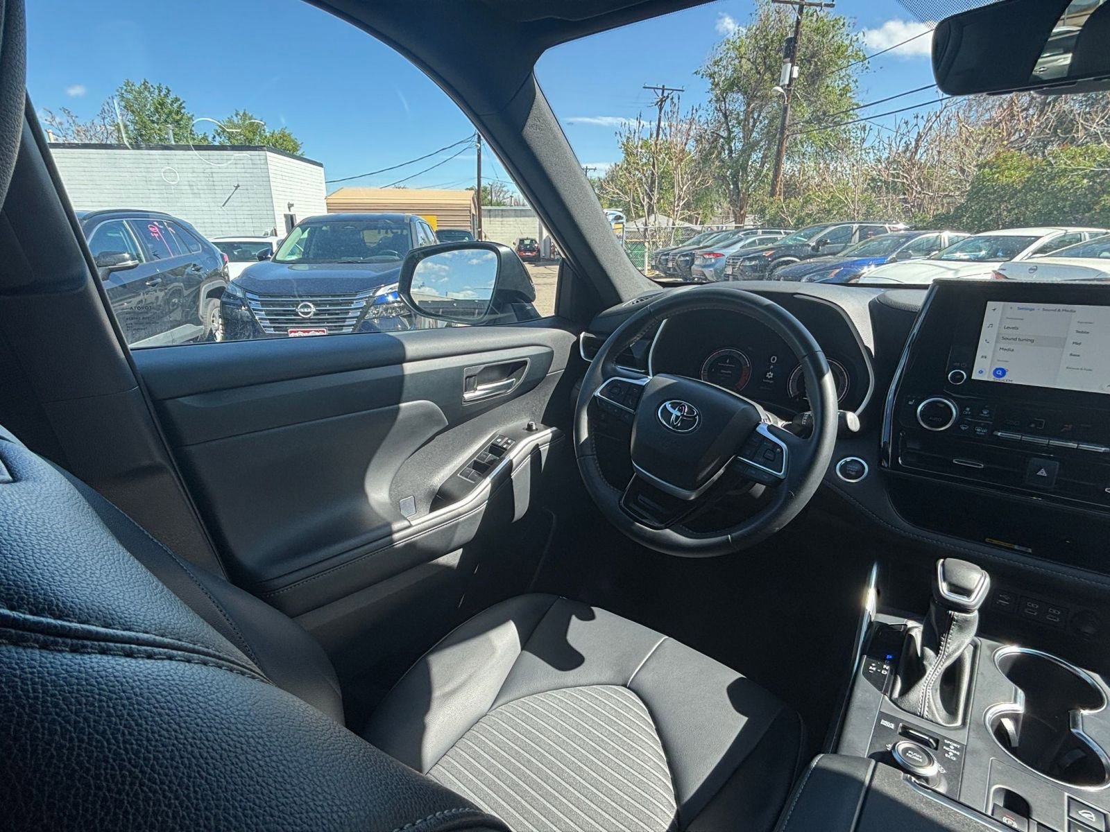 Used 2025 Toyota Highlander XSE AWD/4WD image 33