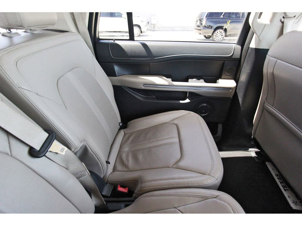 Used 2024 Ford Expedition Max Limited image 11