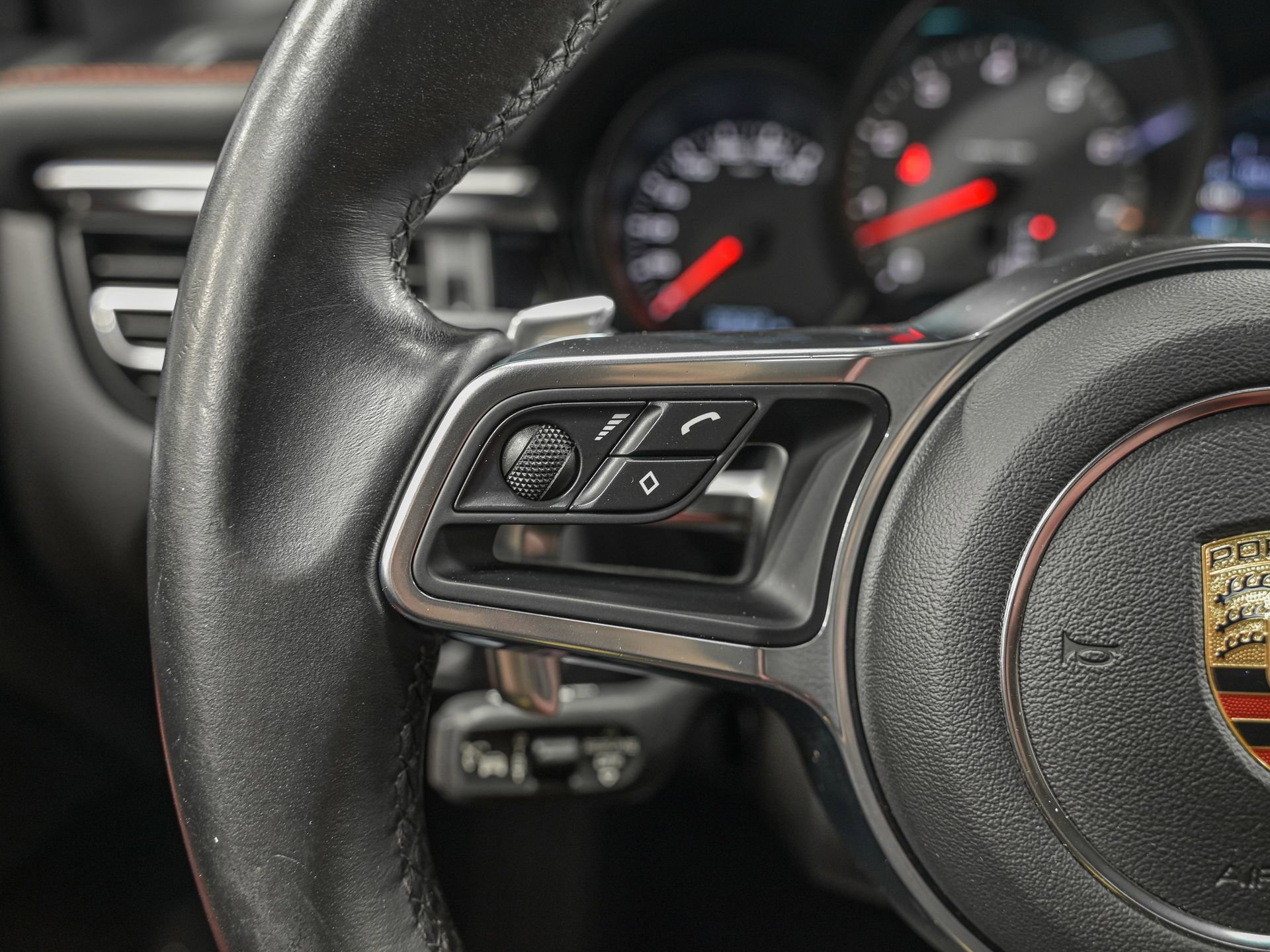 Used 2020 Porsche Macan S image 19