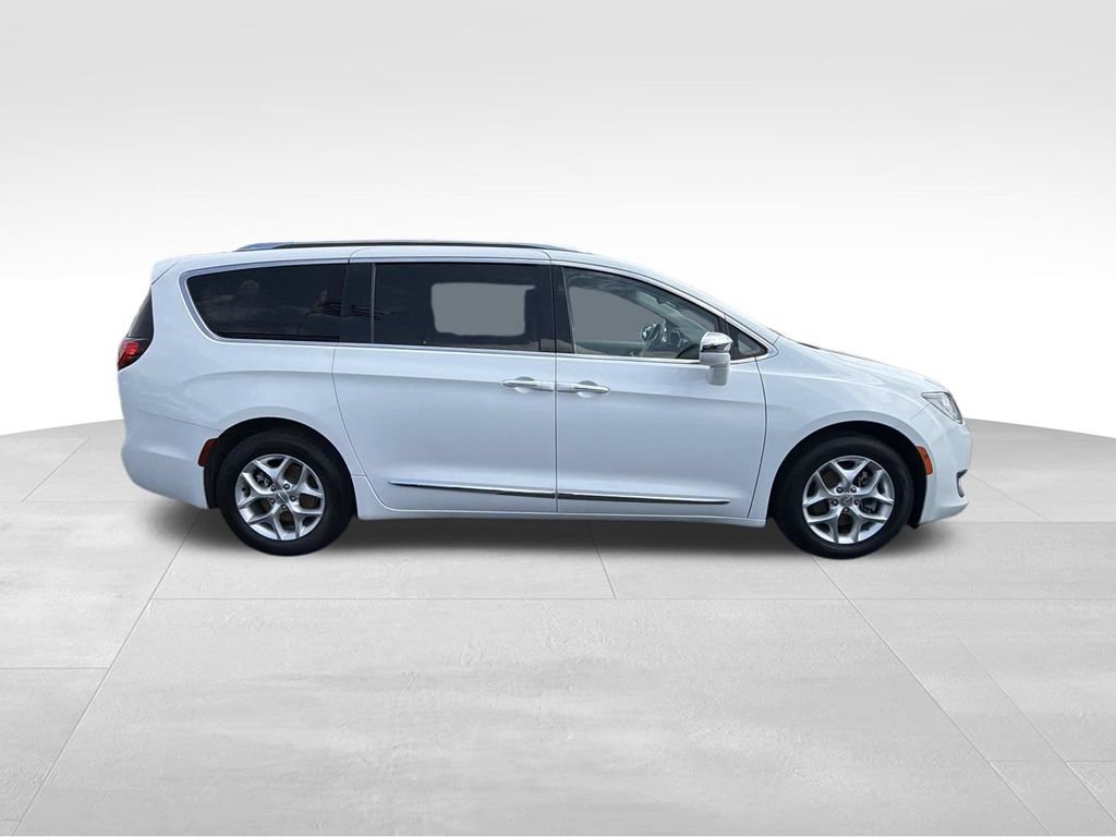 Used 2020 Chrysler Pacifica Limited FWD image 2