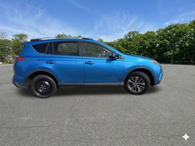 Used 2018 Toyota RAV4 XLE AWD/4WD image 7