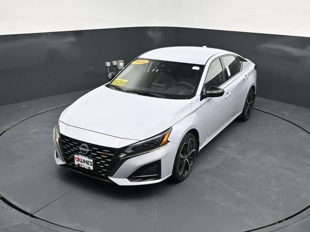 Used 2025 Nissan Altima 2.5 SR image 36