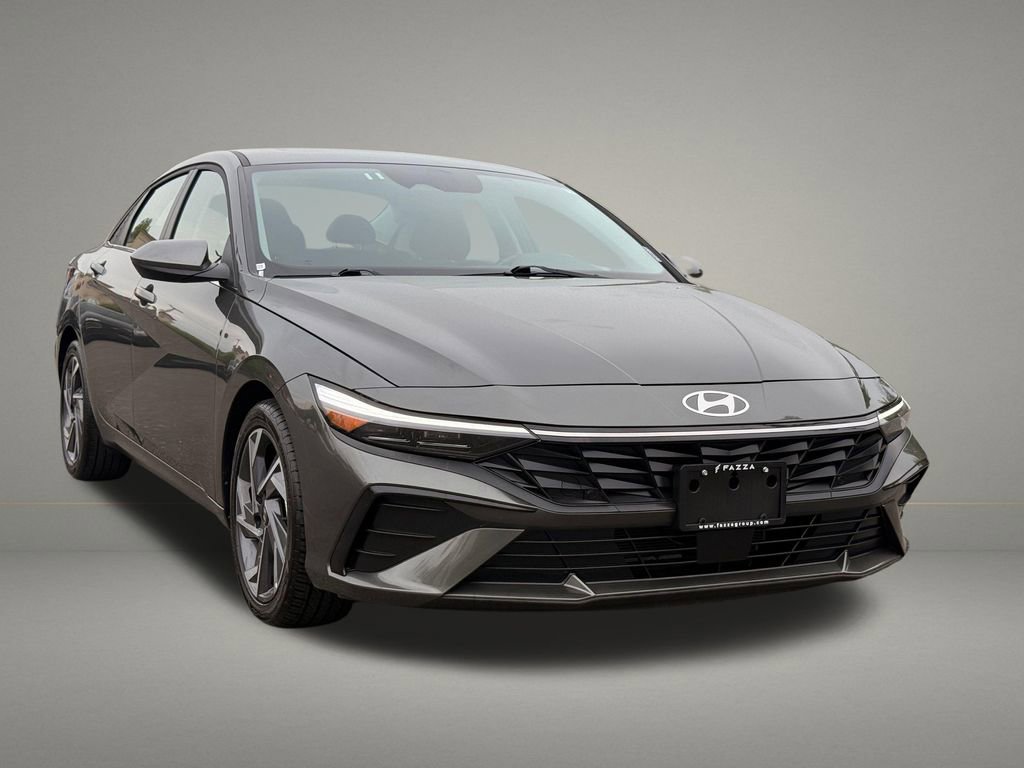 Used 2025 Hyundai Elantra SEL FWD image 8