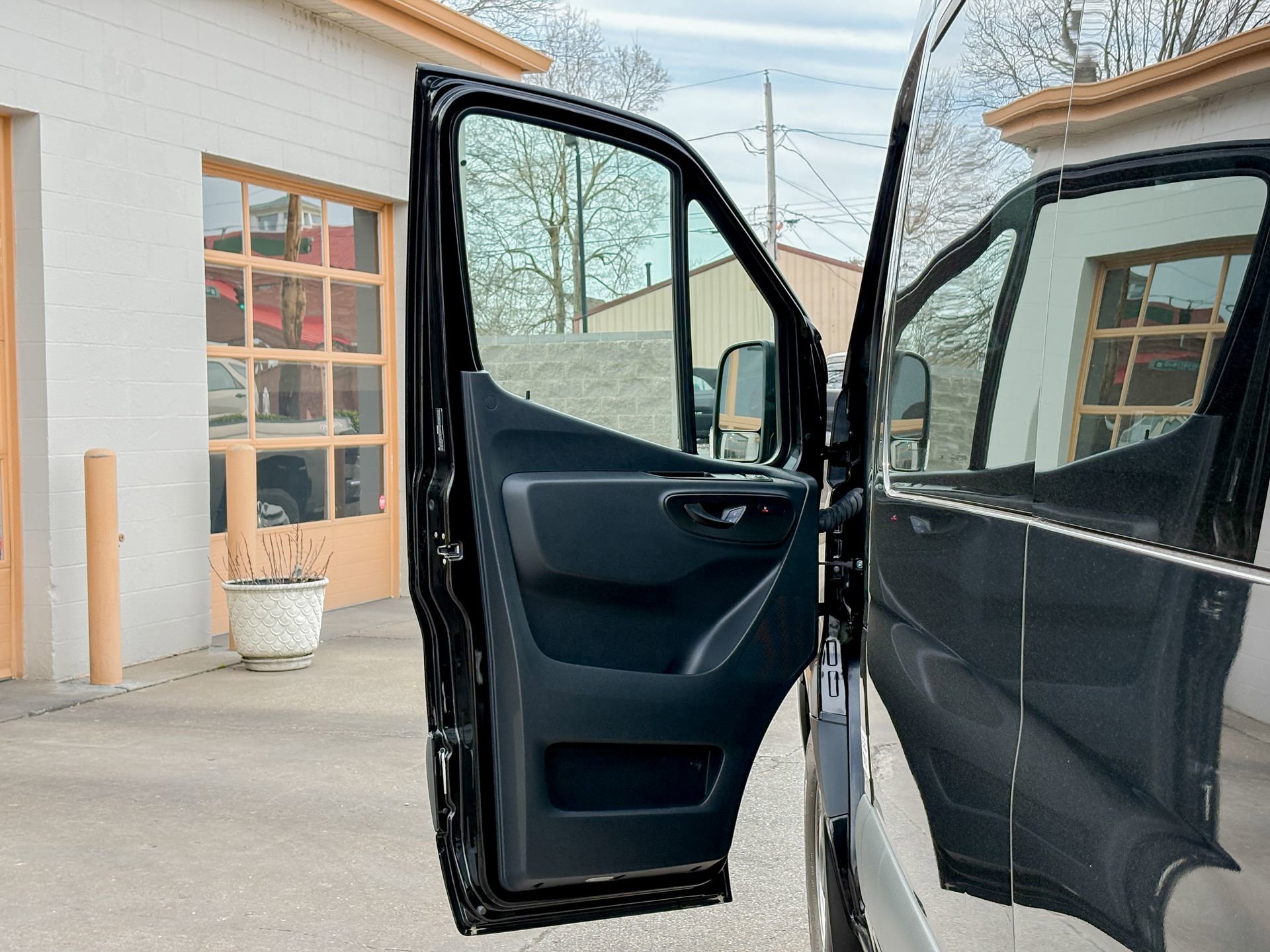 Used 2024 Mercedes-Benz Sprinter 2500 image 16