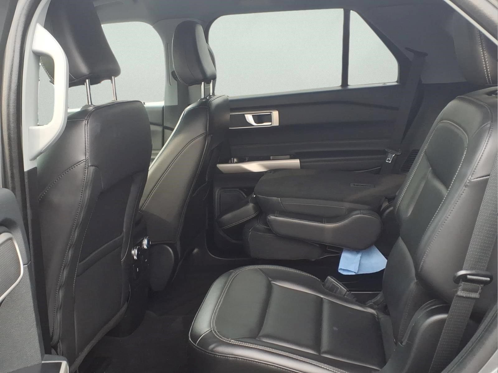 Used 2023 Ford Explorer XLT w/ Equipment Group 202A AWD/4WD image 13