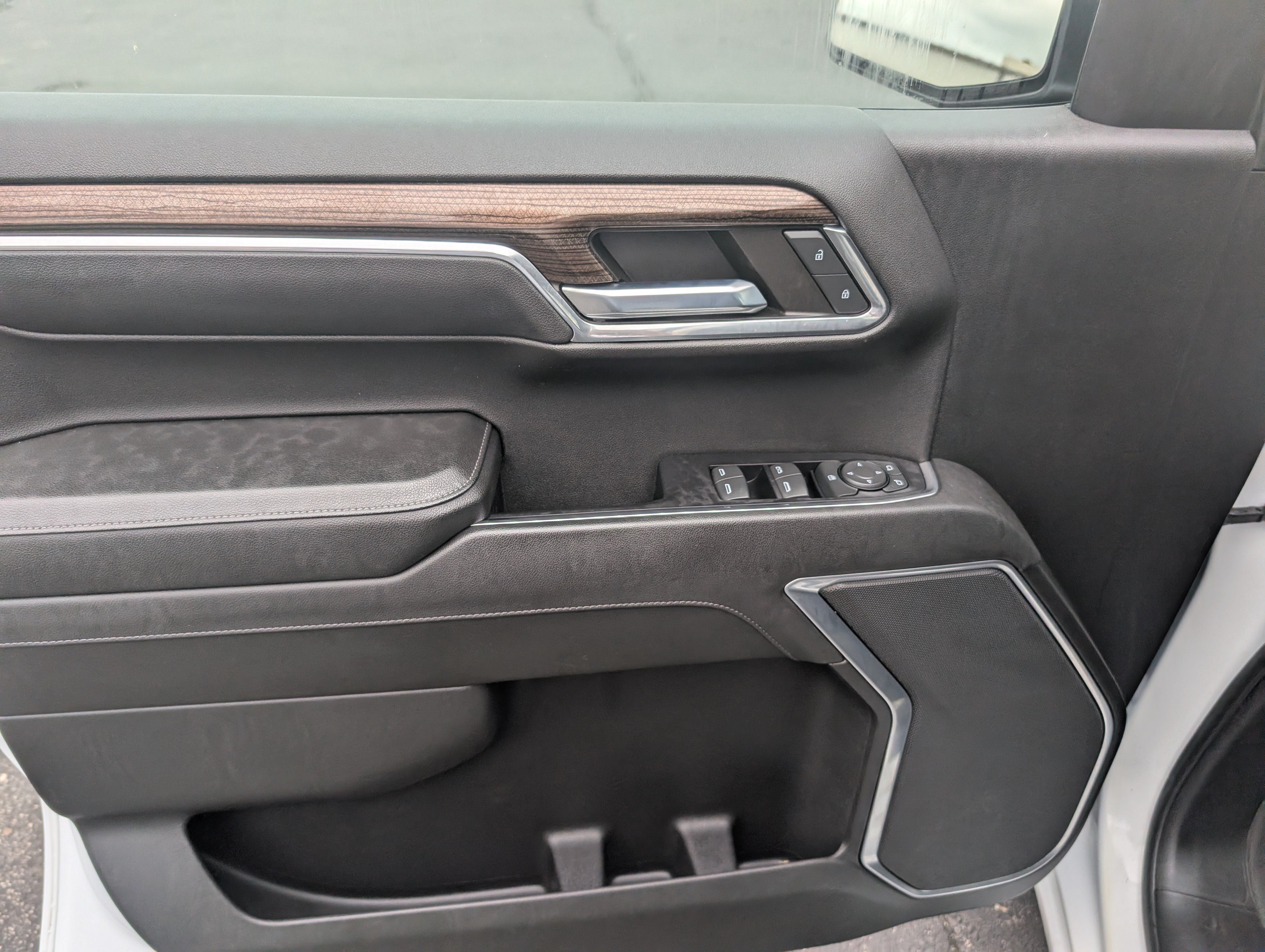 Used 2022 Chevrolet Silverado 1500 LT AWD/4WD image 12