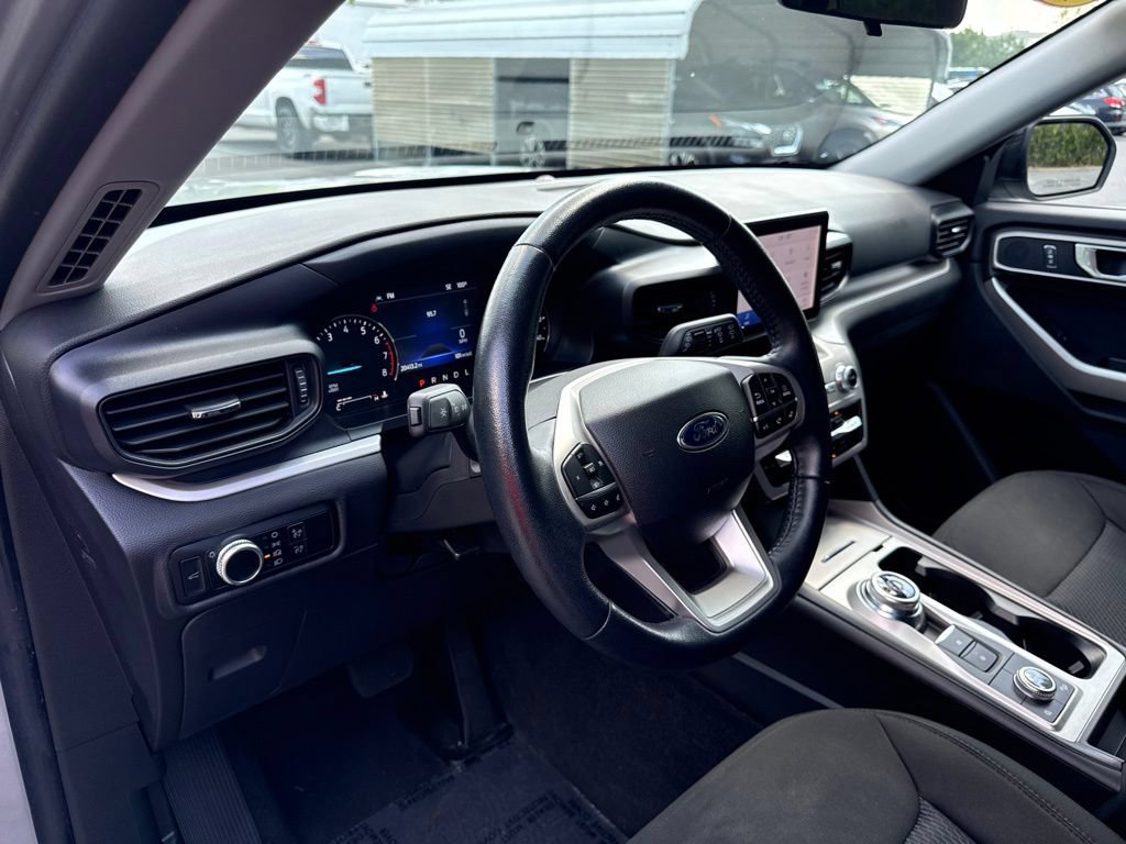 Used 2023 Ford Explorer XLT AWD/4WD image 19