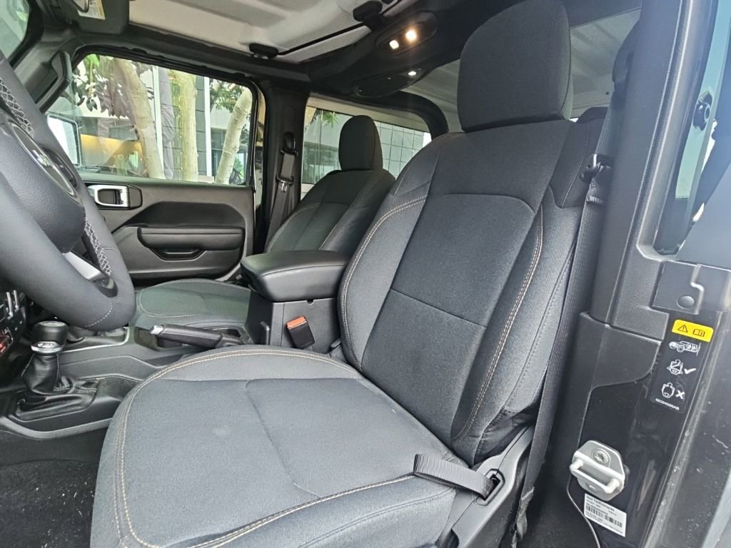 Used 2025 Jeep Wrangler Sport AWD/4WD image 8