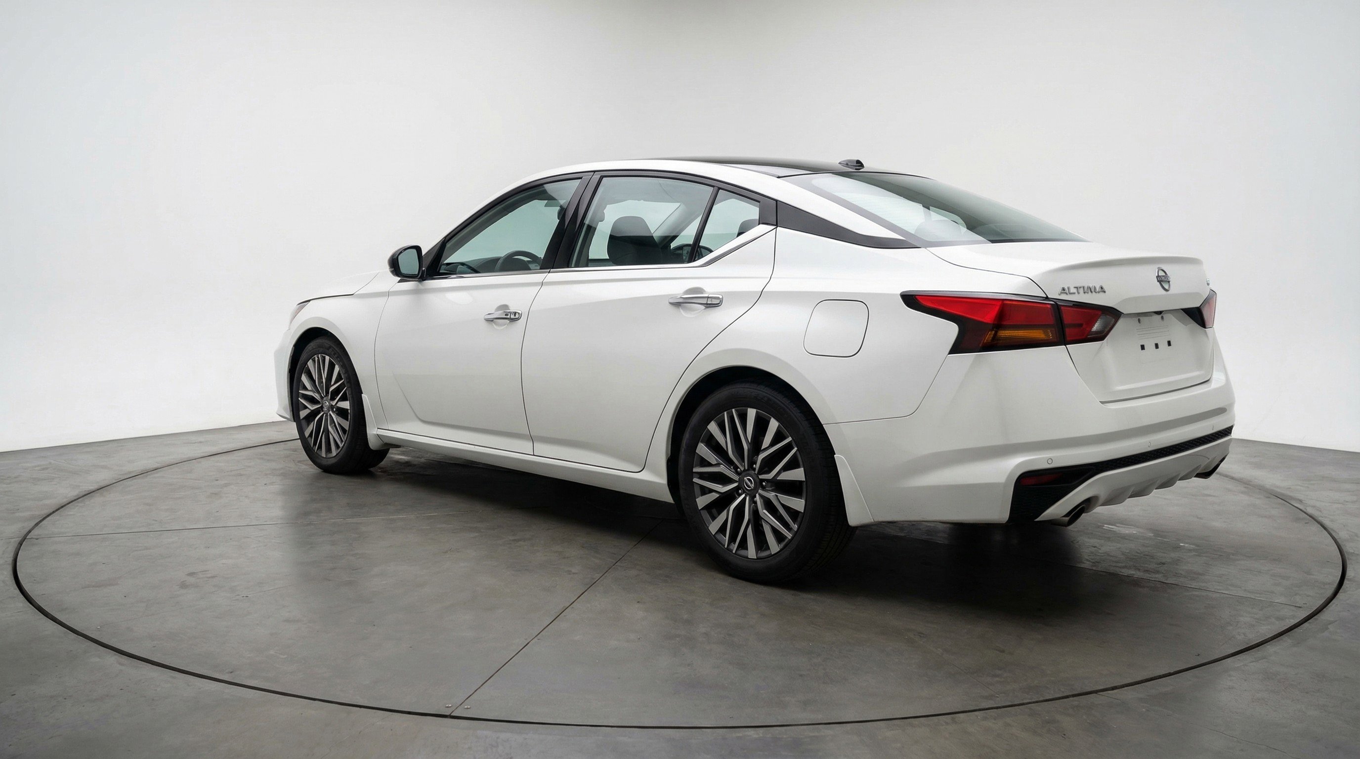Used 2025 Nissan Altima 2.5 SV image 6