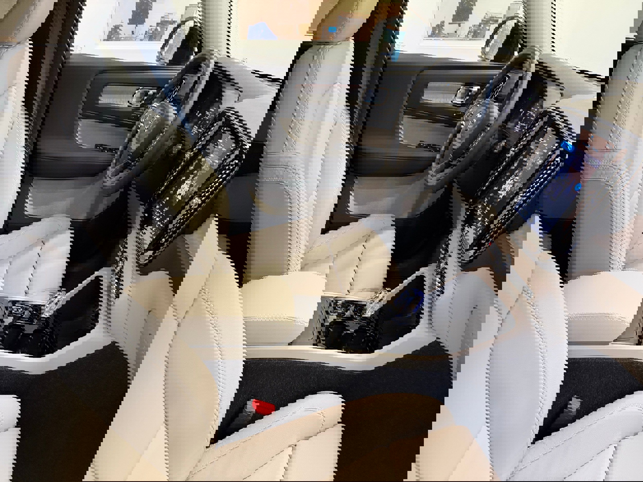 New 2026 Volvo XC40 B5 Ultra w/ Protection Package Premier image 24