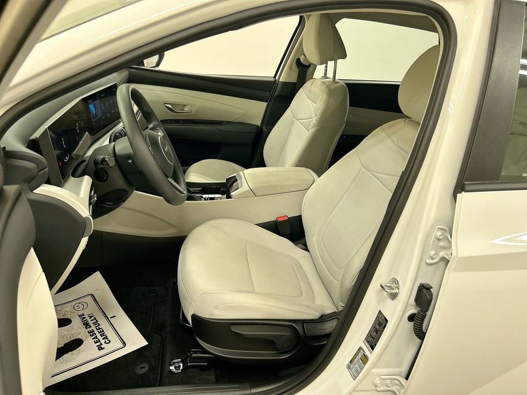 Used 2025 Hyundai Tucson SE image 9
