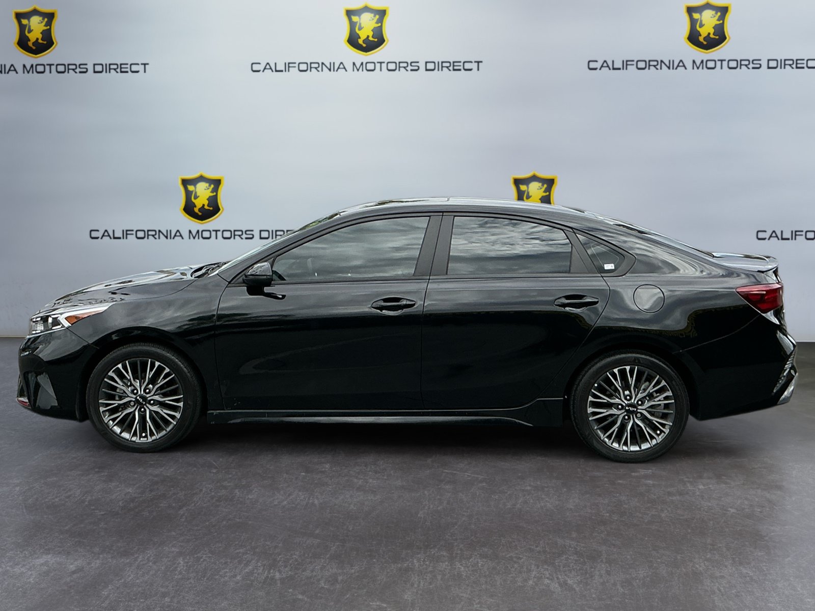 Used 2023 Kia Forte GT-Line w/ GT-Line Premium Package FWD image 2