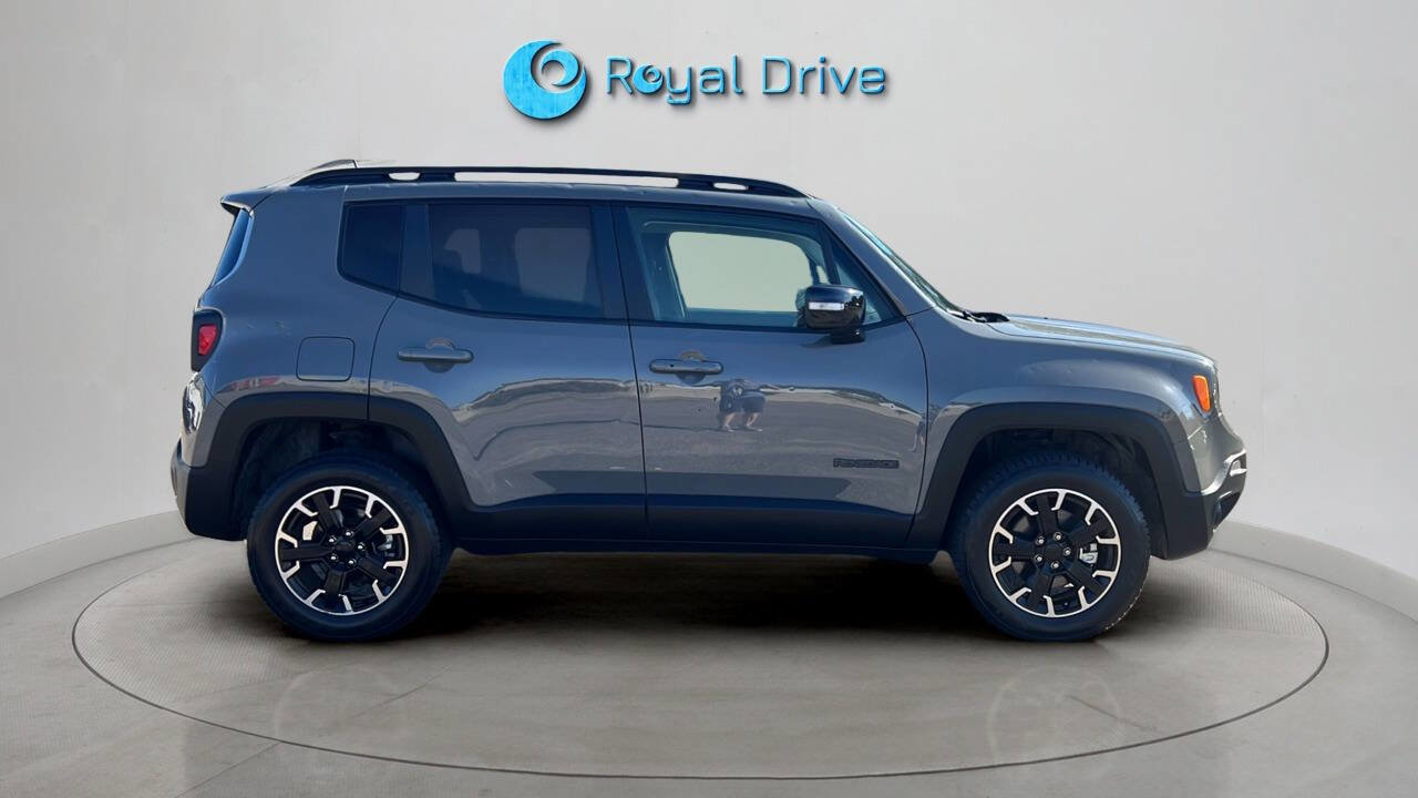 Used 2023 Jeep Renegade Latitude w/ Sun/Sound Group image 7