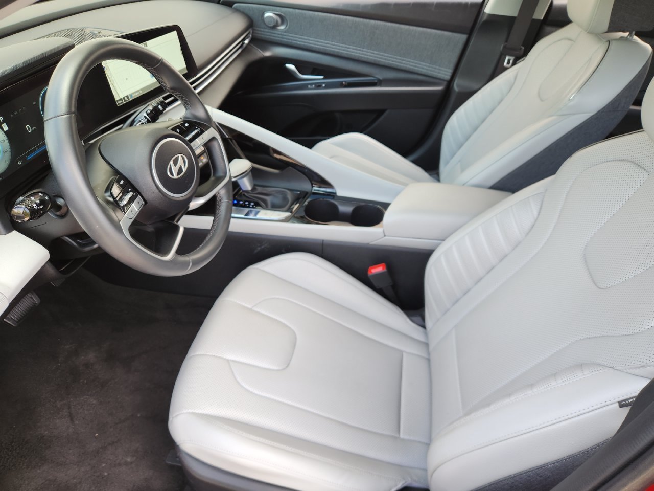 Used 2025 Hyundai Elantra Limited FWD image 10