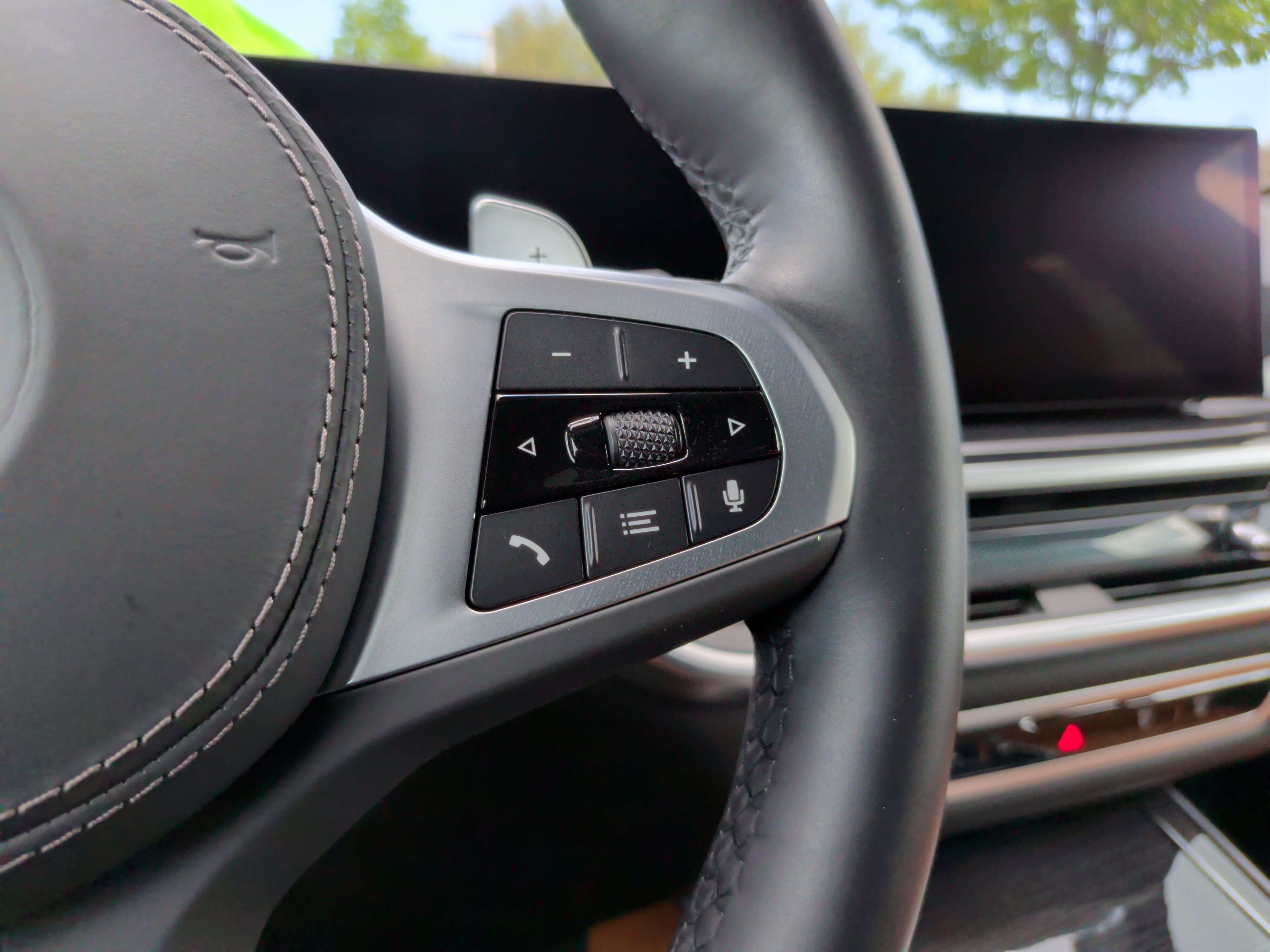 Certified 2025 BMW X5 xDrive50e w/ M Sport Package image 25