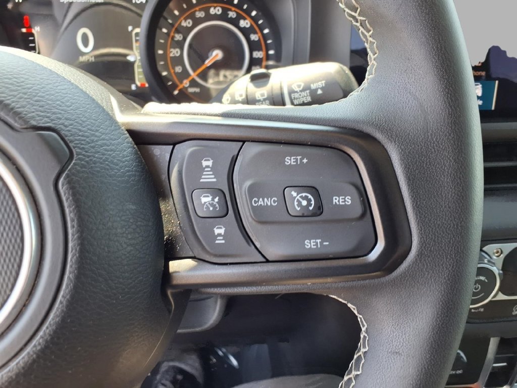 Used 2025 Jeep Wrangler Unlimited Rubicon AWD/4WD image 15