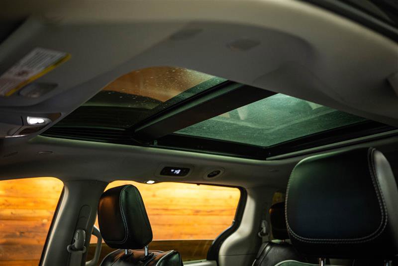 Used 2023 Chrysler Pacifica Limited image 23