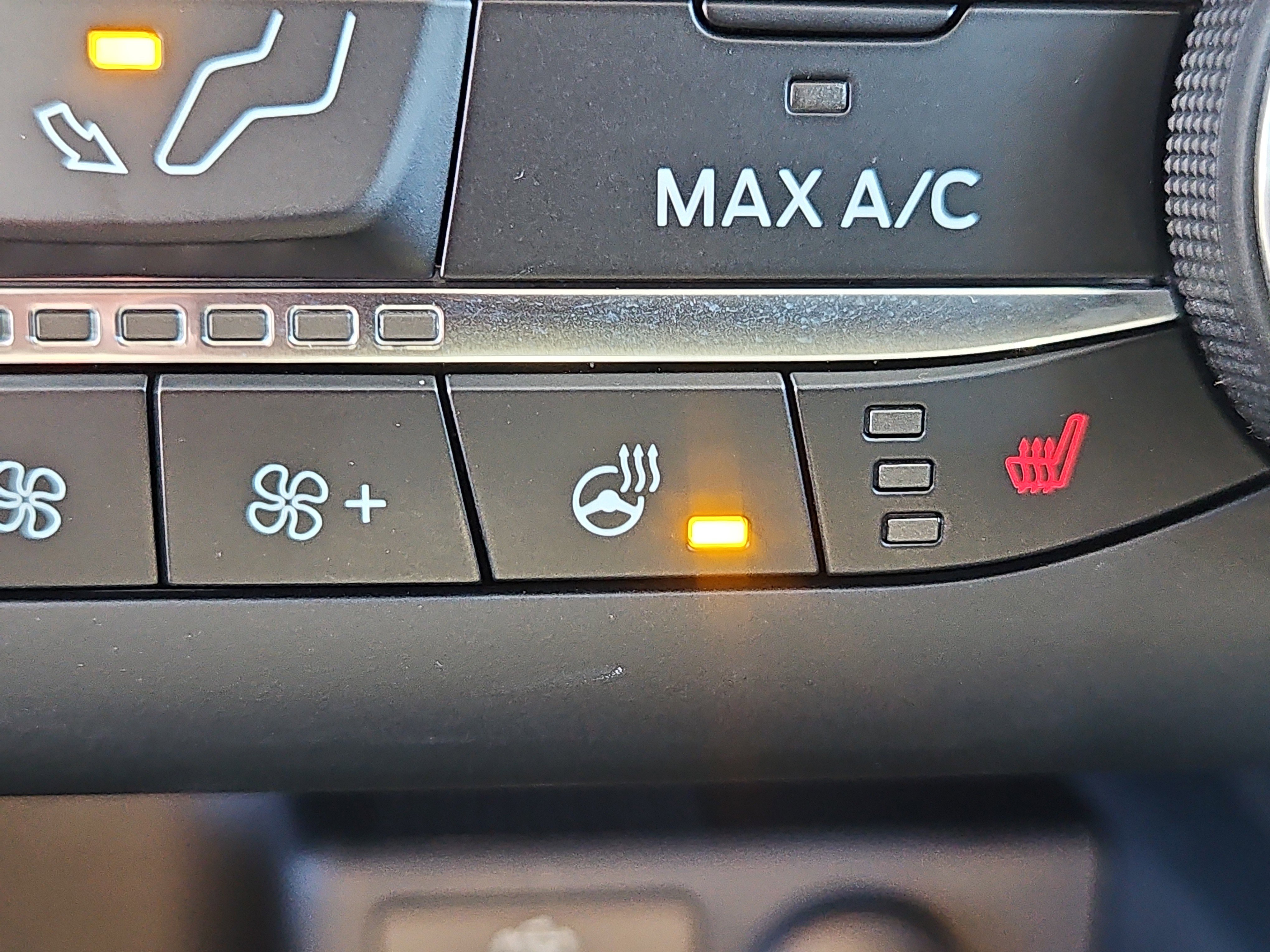 Used 2025 Ford Escape Active w/ Cold Weather Package image 12