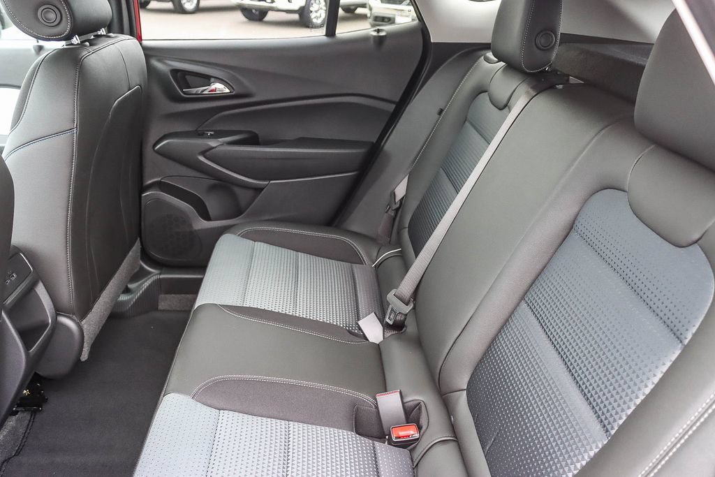 Used 2026 Chevrolet Trax LT w/ Sunroof Package FWD image 17