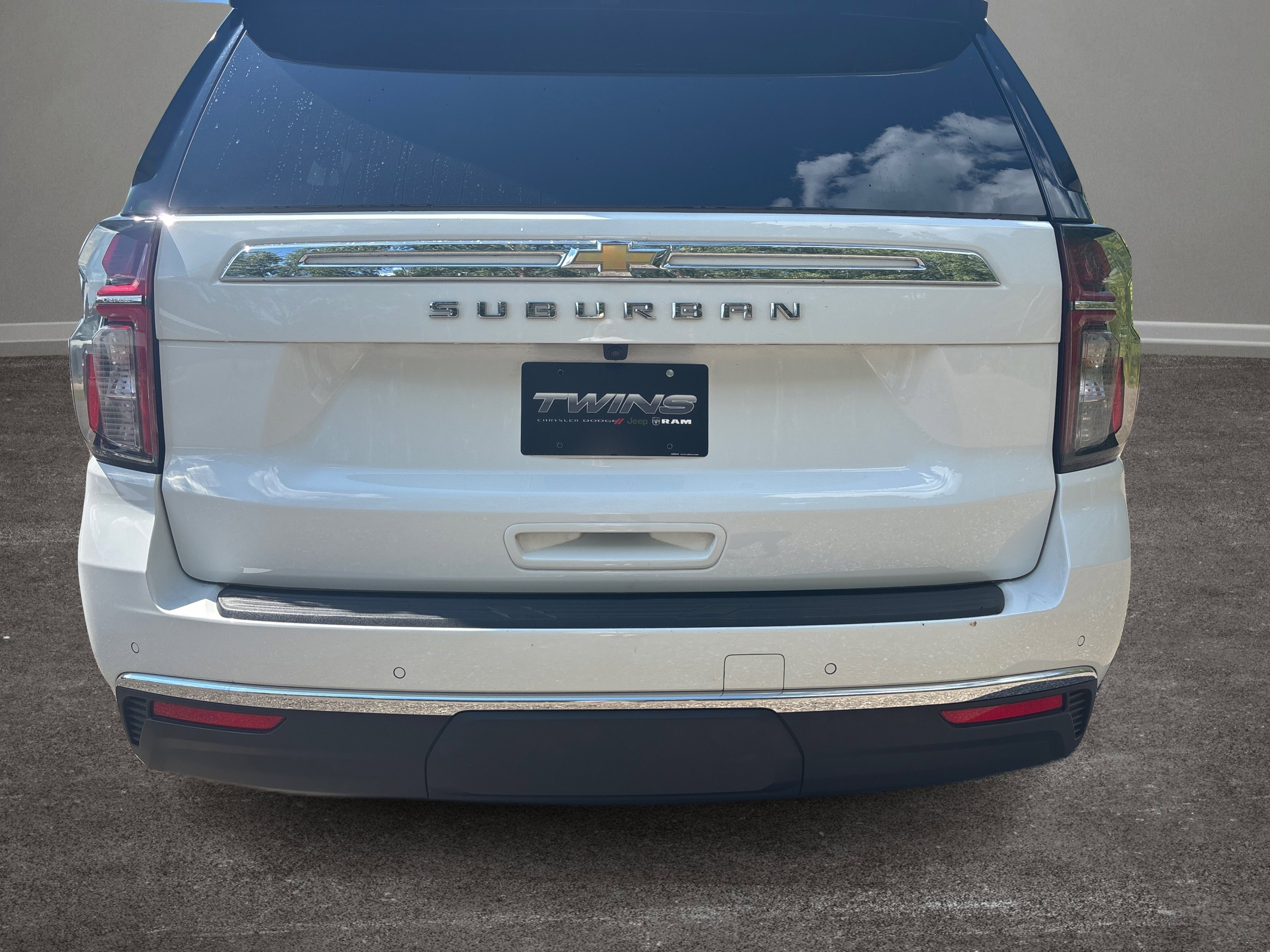 Used 2023 Chevrolet Suburban LS image 29