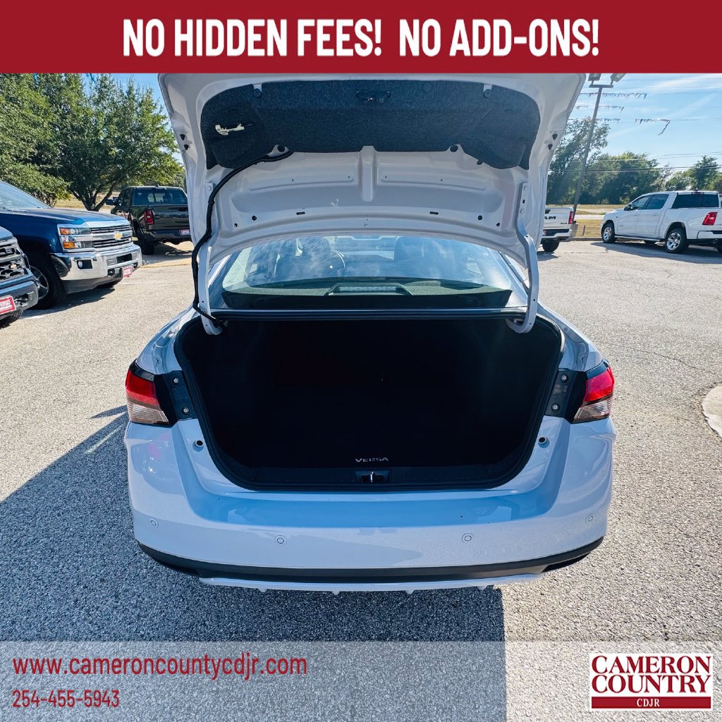 Used 2024 Nissan Versa SV FWD image 7
