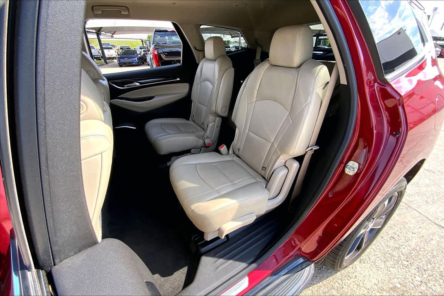 Used 2020 Buick Enclave Essence w/ LPO, Touring Package FWD image 20