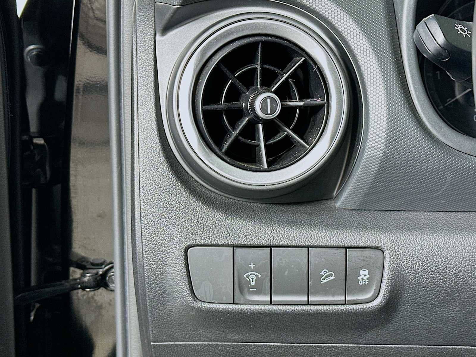 Used 2022 Hyundai Kona SEL w/ Convenience Package image 10