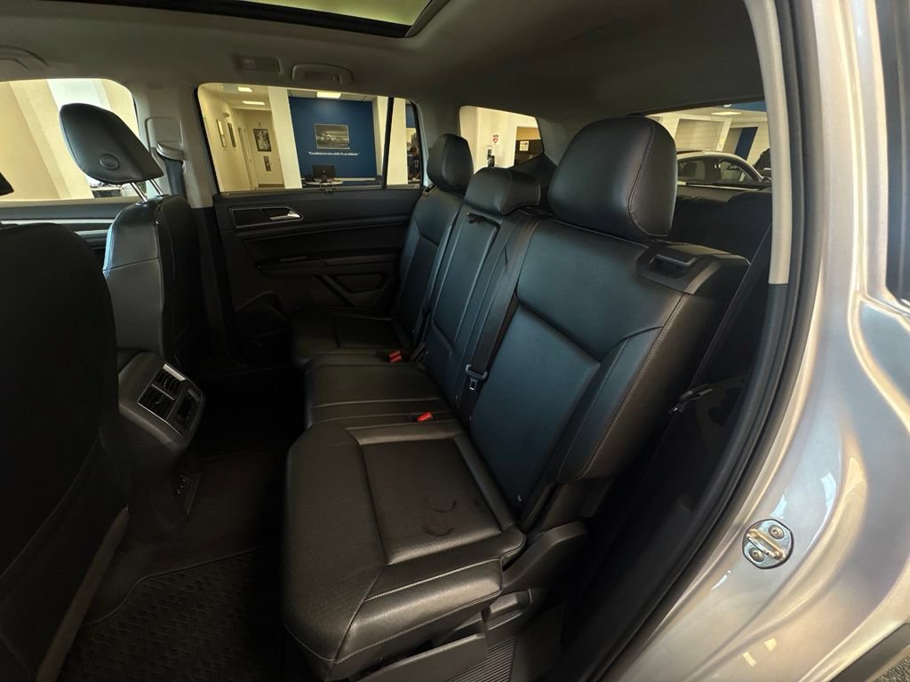 Used 2018 Volkswagen Atlas SEL w/ R-Line Package AWD/4WD image 24