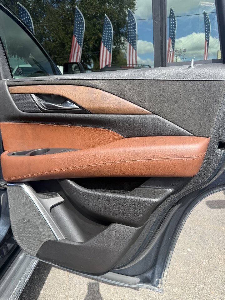Used 2019 Cadillac Escalade Luxury AWD/4WD image 16