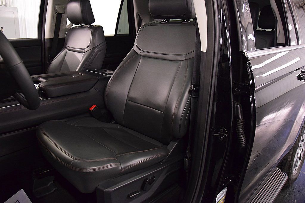 Used 2025 Ford Expedition Max Active image 30