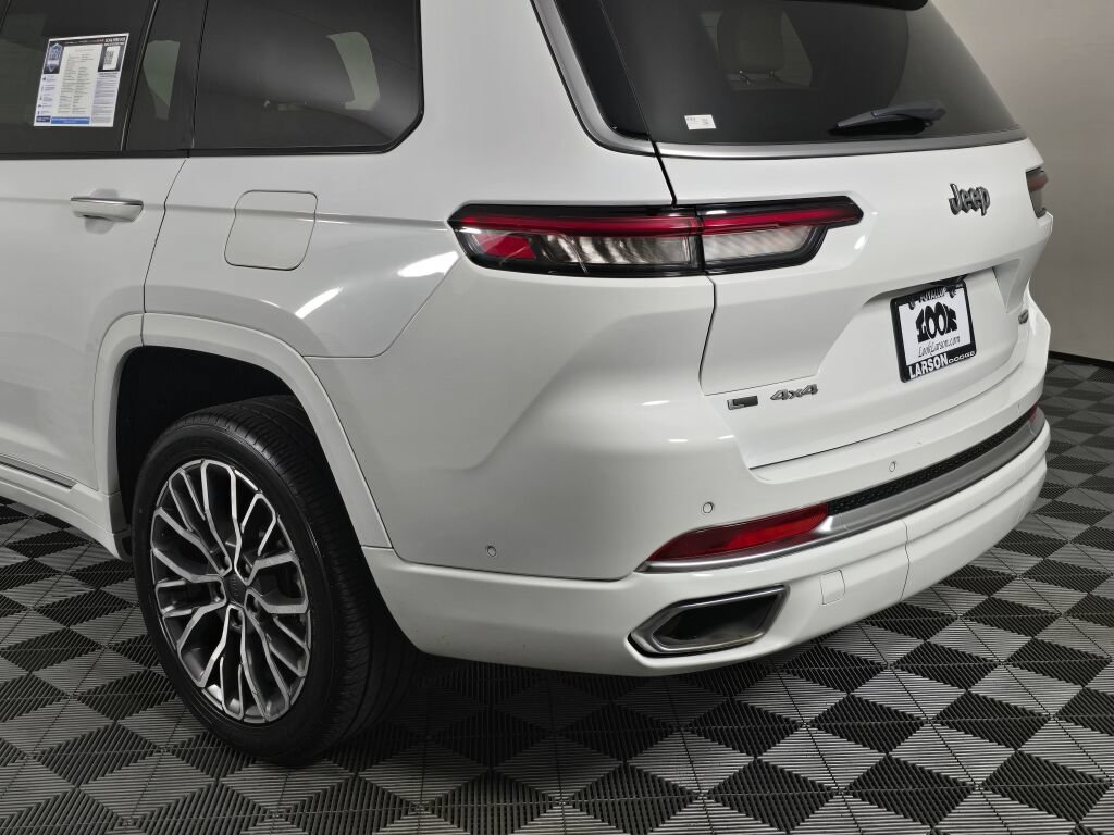Used 2023 Jeep Grand Cherokee L Summit AWD/4WD image 13